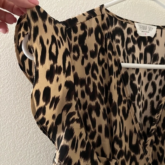 Sienna Sky Faux Wrap Leopard Print Ruffle Sleeve Tie Midi length Dress Small - Picture 3 of 8